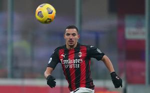 记者：本纳塞尔被米兰放弃，是因为他受伤过多＋与现有中场类似