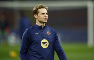 世体：德容臀部轻微不适，提前离开国家队集训营返回巴萨