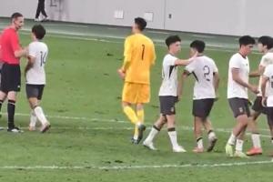 18岁新星王钰栋替补登场半场即参与制造7球，领袖气质初露锋芒，赛后他与每位队友一一击掌以示鼓励。