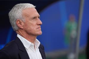 德尚就登贝莱与杜埃的伤病问题发表看法：理解巴黎方面的不满，但我们始终秉持专业态度进行处理。