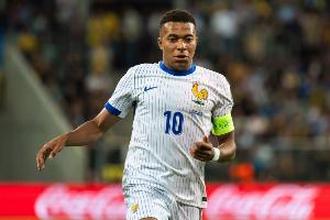 姆巴佩透露：拜仁、多特及莱比曾有意引进，并看好拜仁问鼎德甲。