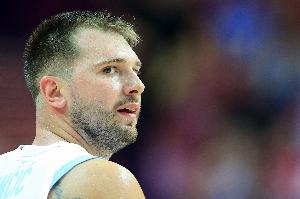 斯洛文尼亚主教练盛赞东契奇发挥出色，并称全队上下也为其提供了全力支持。