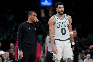 后场防守存隐患&内线深度不足 马祖拉如何应对塔特姆的缺阵？