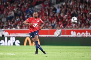 里尔后卫透露今夏曾收到利雅得胜利的报价，但C罗并未与他联系。