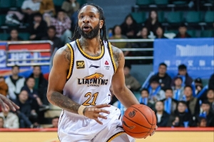 场均贡献21.3分、3.7个篮板和4次助攻，媒体人透露威尔斯新赛季将重返辽宁男篮。