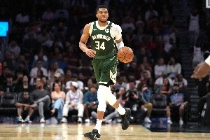 pbp时代走步最多球员top10：现役字母詹姆斯在列 KG领先第二125次