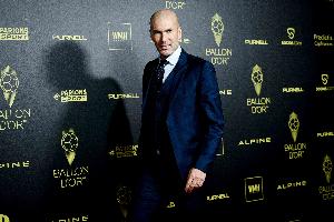 亨利谈齐达内：我们都知道谁会是法国队新主教练，我祝他一切顺利