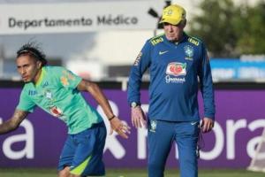 世体批评安帅：不征召皇马球员，却让拉菲尼亚在4100米高原登场。