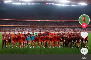 李新翔分享U23亚洲杯预选赛体验，晒照与王钰栋互动并调侃蒯纪闻。