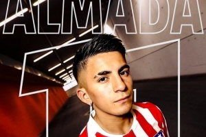 马竞官方确认，新援阿尔马达在代表阿根廷队出战时右腿肌肉受伤，具体的恢复时间目前尚未确定。