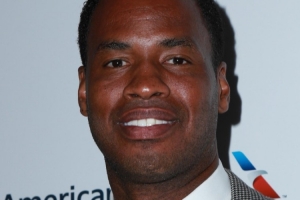 美记：NBA前球员兼联盟大使杰森-科林斯正接受脑肿瘤治疗。