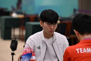 申真谞苦战三局，以2-1逆转击败中国棋手屠晓宇，夺得首届世界最强棋士战冠军，成就个人第九个世界冠军头衔。