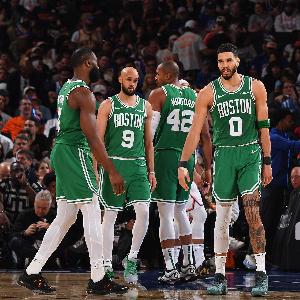 皮尔斯指出，绿军长期存在浪费领先优势的问题，球队打法既依赖三分取胜，也常因三分失利而败北。