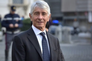 意体育部长宣布，申办2032欧洲杯的截止日期已定，并将简化球场审批流程。