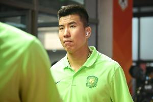 媒体人指出，倘若根本性问题得不到解决，国安队将难以确保正常比赛，而申花队的内部裂痕则会进一步加深。