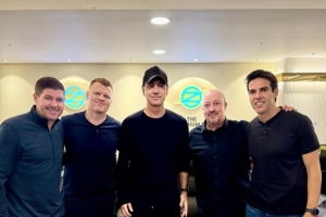 05年欧冠决赛回忆杀！内斯塔社媒晒合影，卡卡杰拉德等人在列