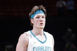 比尔-西蒙斯：克尼佩尔必定入选2028美国队，他的风格与德里克-怀特十分相似。