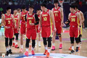 媒体人预测，未来中国男篮将普遍具备80%的罚球命中率和40%的三分命中率。