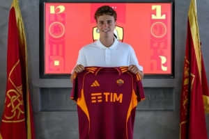 官方宣布，罗马俱乐部已与18岁青训中场球员迪农齐奥完成续约，新合同期限至2027年，并附带一个为期一年的续约选项。