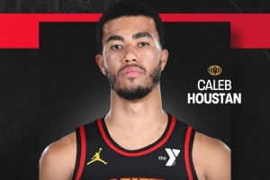 知名记者：休斯坦与基顿-华莱士是老鹰队剩余名额的最有力竞争者。