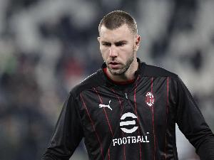 意媒：迈尼昂、莱奥和帕夫洛维奇单独训练，仅后者有望进下轮名单