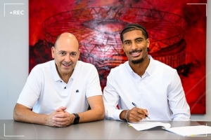 德媒称赞巴代表现卓越且展现出领袖风范，赢得高层、主帅及队友的一致认可。