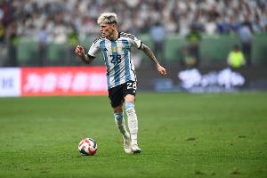 记者：斯卡洛尼告知加纳乔他在竞争中暂处下风，但仍有入选世界杯阵容的机会。