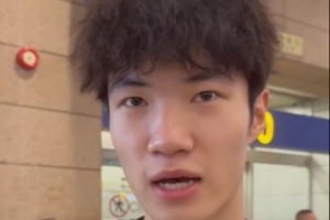 偰李永炜感谢卢伟指导给予的上场机会，并表示自身攻防两端均有提升。