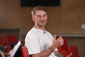 梅罗之争？麦卡：不存在争议，C罗是世界第二，梅西是最佳。