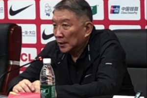 宫鲁鸣表示，老队员今夏将休假并进行自我调整，而未来只要符合球队要求，他们仍有机会入选。