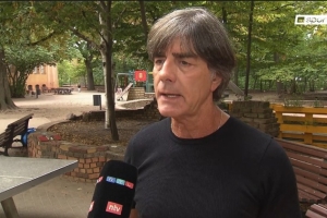 勒夫：诺伊尔是最佳门将，综合能力无人能及，他是否会回归德国队？