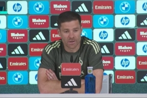 阿隆索表示，部分比赛中姆巴佩不会首发出场，球队的计划是由巴尔韦德司职中场。