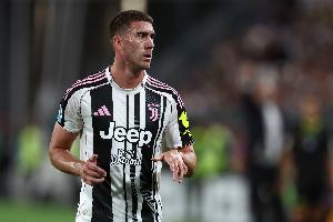 跟队记者透露，DV9今年夏天只愿转会至巴塞罗那或其梦寐以求的皇家马德里，此外最多还可能考虑拜仁慕尼黑。