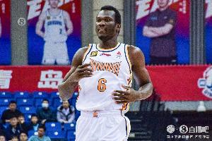 媒体人透露，前山西男篮外援法耶正在与南区一支球队进行接触，若进展顺利，他将下赛季继续征战CBA联赛。