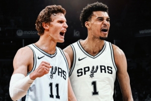 美国媒体报道：马刺队有意引进马尔卡宁，他的外线投射能力及多位置适应性成为吸引球队的关键。