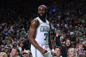 绿军重建过渡赛季：布朗独挑大梁，能否带队冲击附加赛？抑或剑指状元签？