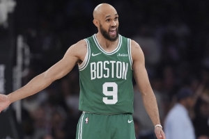 猛龙记者：蒙克和科比-怀白能力尚可，但与火箭队体系不符，德里克-怀特是更合适的选择。