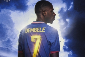 法国国家队为金球先生登贝莱推出专属限量版金球球衣以表致敬。