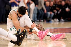 塔图姆：受伤后我崩溃到哭了两小时 担心自己被交易 担心生涯结束