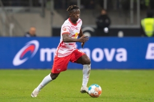 莱比锡俱乐部官方宣布，施拉格与海达拉将缺席对阵沃尔夫斯堡的比赛，亨里希斯则继续伤缺。