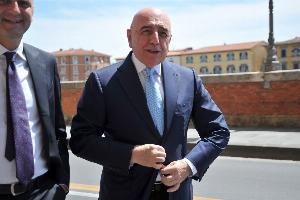 加利亚尼辞去蒙扎主席职务，他表示蒙扎成功升入意甲，已完成了老板贝卢斯科尼的心愿。