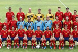 奢侈！巅峰西班牙中场大师如云，马塔、卡索拉、马丁内斯只能替补