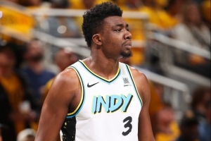 美记透露，托布与骑士签下的是一份无保障合同，他上赛季场均能为球队贡献6.5分和3.8个篮板。