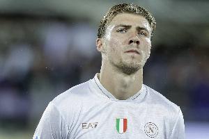 霍伊伦：米兰的传闻？我在那不勒斯过得很愉快，C罗是我的偶像。