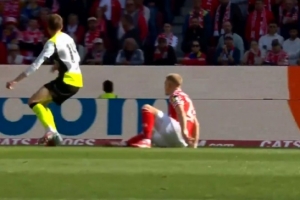 半场-多特暂2-0美因茨 阿德耶米连场破门斯文森建功布兰特两助攻