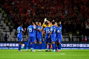 足球报：申花对阵蔚山HD，既需全力争胜，也要防范伤病。