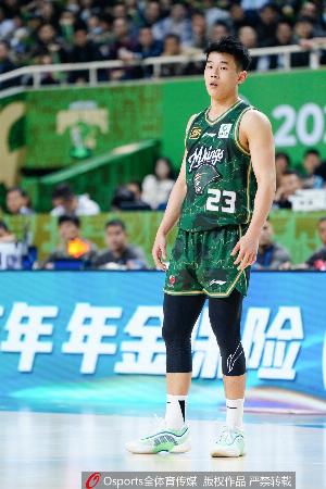 林葳征战NCAA引关注，媒体人：俄勒冈大学有望成其冲击NBA的跳板