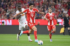 据记者报道，金玟哉因脚部和肩部疼痛，大概率将无法出战法兰克福的比赛。