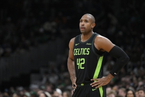 霍福德：自打30岁起，“被说老”的感觉就一直跟着我，这说法每年都如影随形。