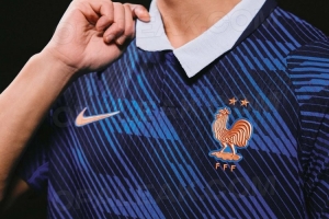 法国世界杯主场球衣谍照曝光：配色灵感源自自由女神像，采用Polo领设计